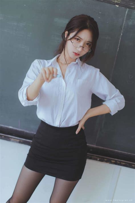 校花玩我J还喂我乳动态图